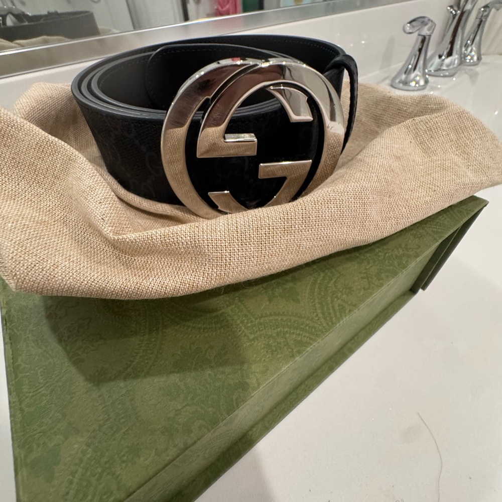 Mens Gucci Black Leather Belt with Gold Buckle